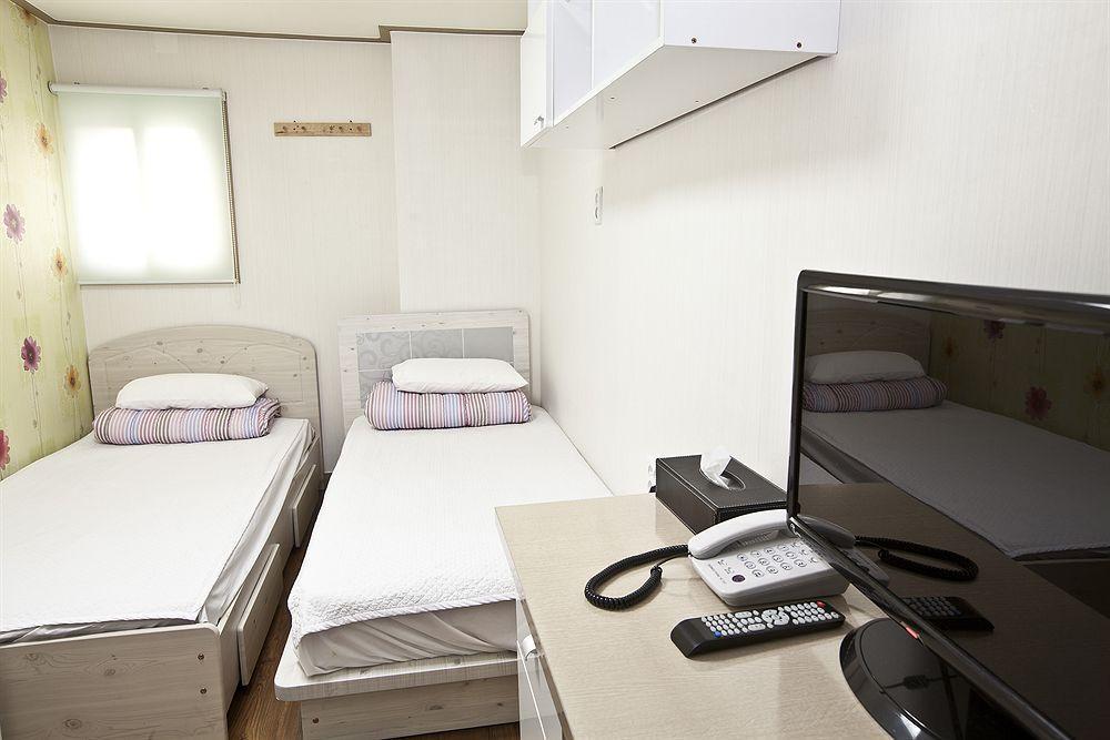 24 Guesthouse Edae 首爾 外观 照片